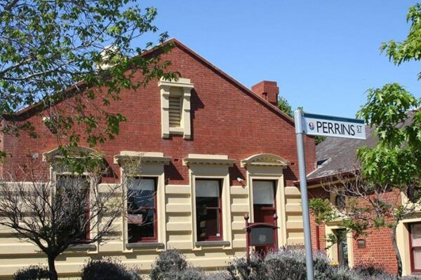 Emerald Hill library, view of the entrance.