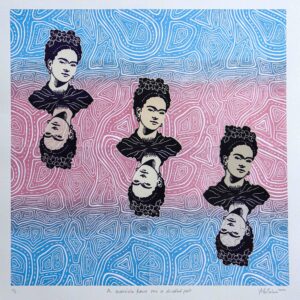 Three illustrations of Frida Kahlo descend diagonally. Behind them, a background of soft vertical pink and blue lines is covered in a pattern of white lines and dashes.